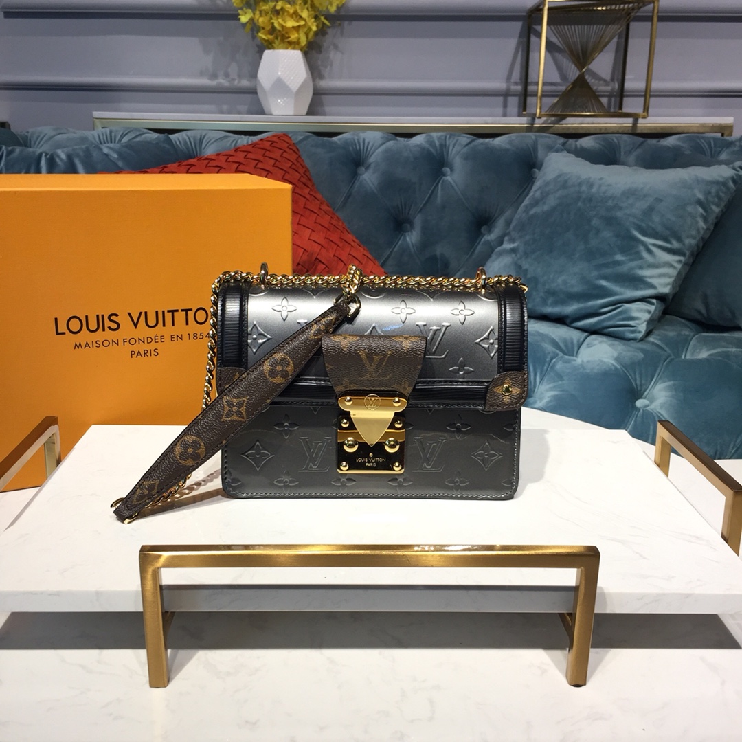 Louis Vuitton LV WYNWOOD Tote Handbag M90516